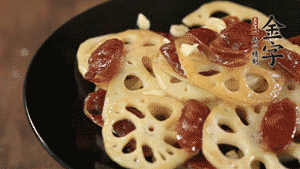 出鍋前加少許鹽調(diào)味，撒上蔥花即可。