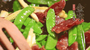 出鍋前加少許鹽調(diào)味就可以啦！