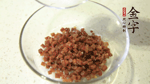 【月餅餡】2．火腿丁、白砂糖、蜂蜜攪拌腌漬2小時。