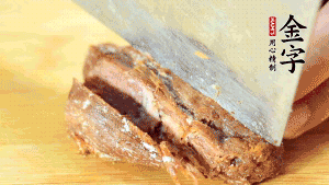 金字鹵牛肉切成小粒。