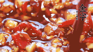 加入蒜末后攪拌均勻，讓每一種味道更加融合。(這個醬汁是不是看起來很誘人啊^_^)