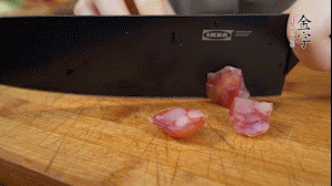 【餡料】3.金字土香腸、香菇切小丁。