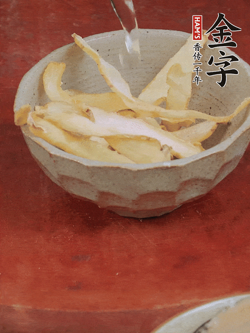 玉竹、花菇分別清水泡發(fā)。