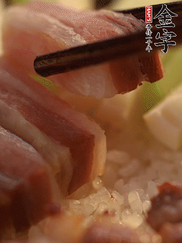 轉(zhuǎn)小火，繼續(xù)蓋蓋子燜2-3分鐘。