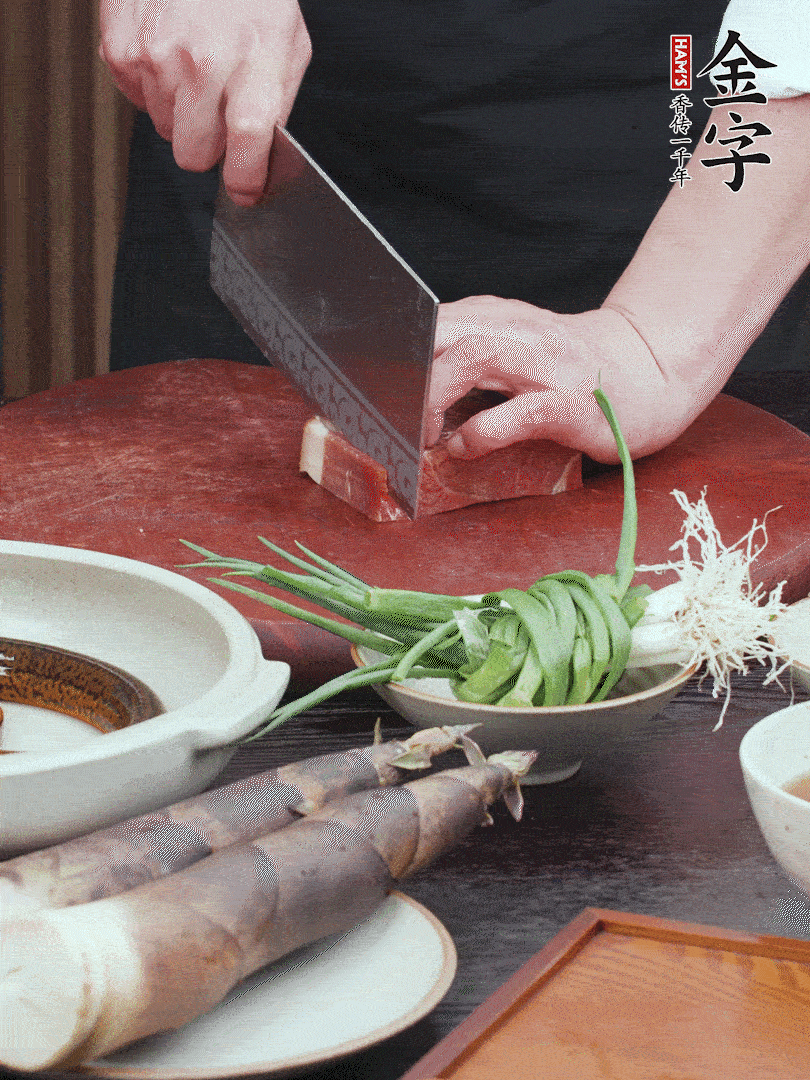 金字火腿切片；姜切片。