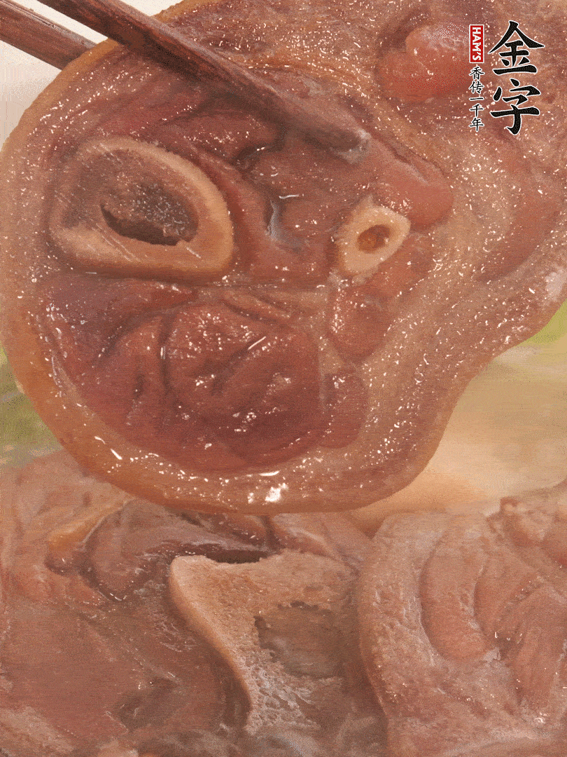 大火燒開后，調(diào)成小火燜煮30分鐘，煮至蓮藕軟糯。