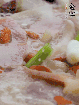 最后下枸杞、蒜白。