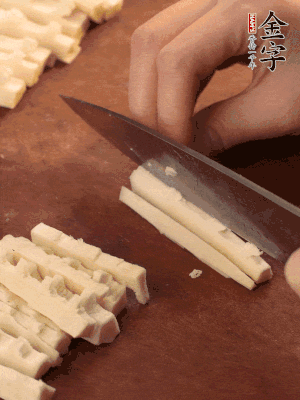 春筍、香菇分別切丁。