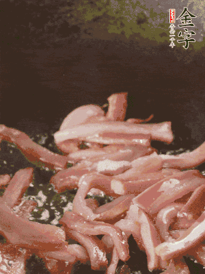 再放豌豆苗翻炒均勻。