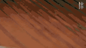 待水沸騰，煮到湯圓浮起，碗中加點(diǎn)豬油、生抽、蔥花就可以了。