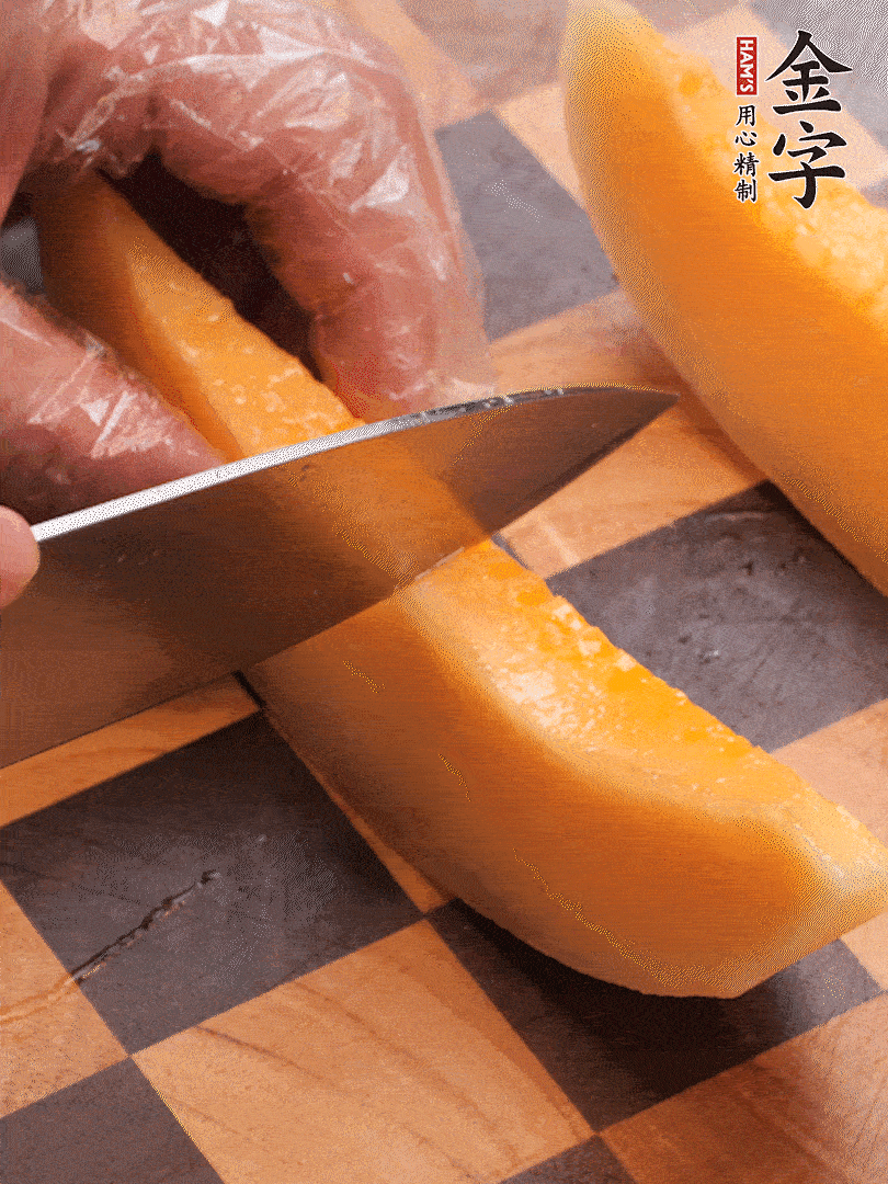 火腿包裹哈密瓜，按圓形擺放