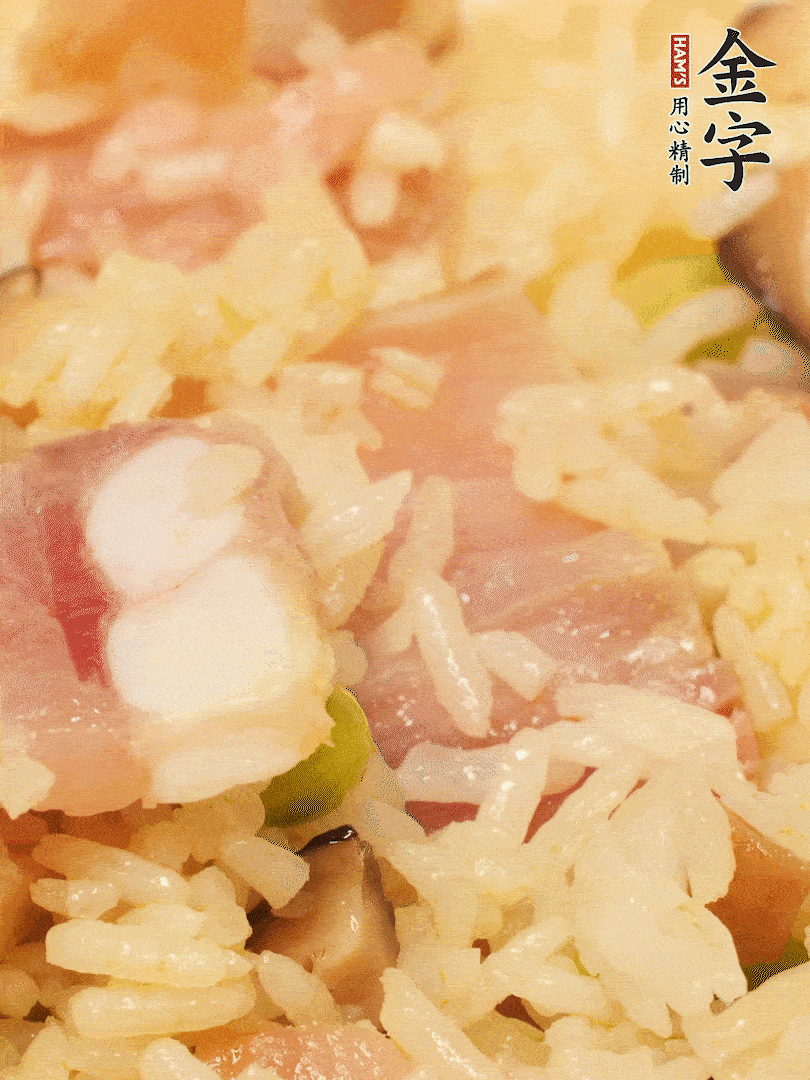 下米飯、蝦米繼續(xù)翻炒