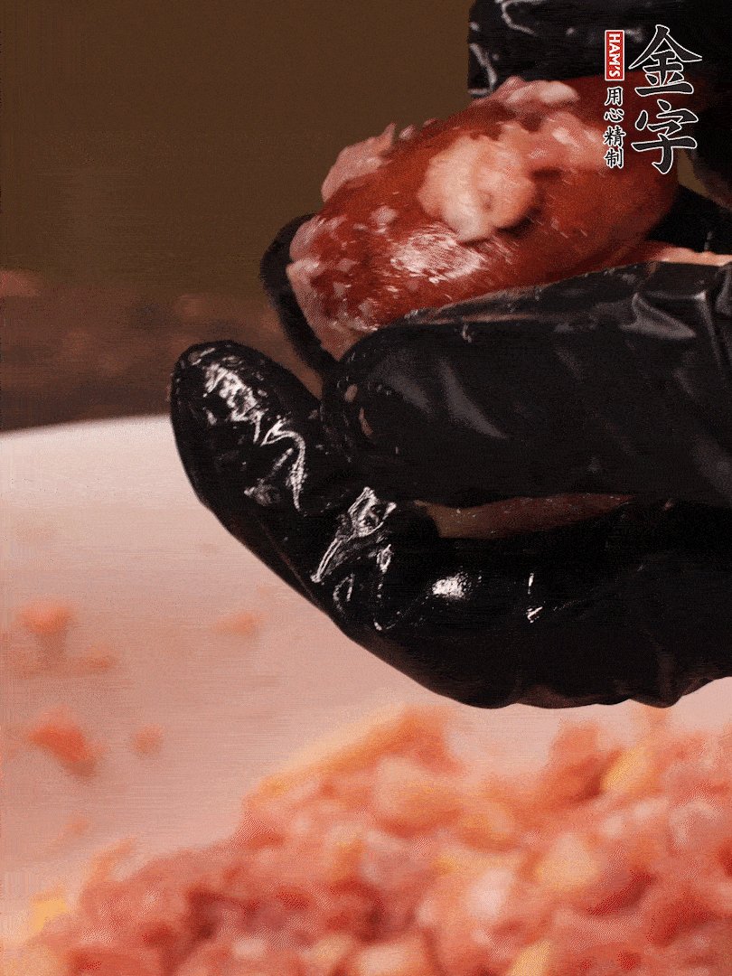 攪拌上勁，15g食用油，再攪拌一下，分成30g小圓球，冰凍1小時(shí)