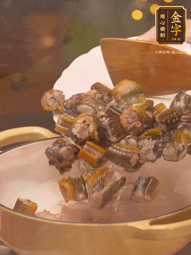 再加入黃鱔、春筍 炒出香味