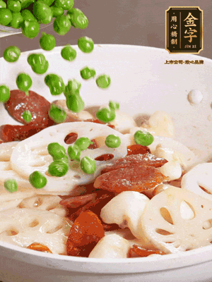 熱油下鍋，爆香香腸