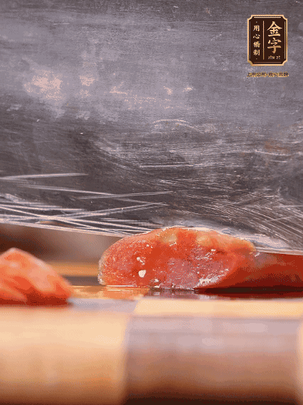 臘腸蒸熟，切片備用