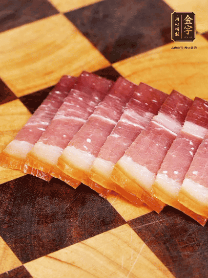 鮑魚處理干凈，金字火腿切片備用