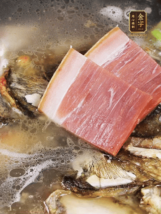 大火燒開，大火煮10~15分鐘。放入切好的豆腐，再煮5分鐘大火燒開，大火煮10~15分鐘。放入切好的豆腐，再煮5分鐘